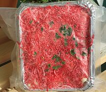 Лазанья с крабом и палтусом под сыром красный песто