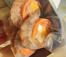 Рулет из форели с мясом краба, сыром чеддер и тигровой креветкой