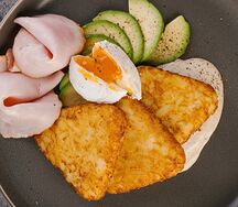 Картофельные драники с яйцом пашот