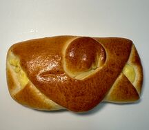 Булочка с творог и изюмом