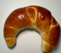 Булочка с шоколадом