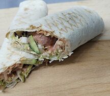 Хот-дог в лаваше с двойной куриной сосиской 