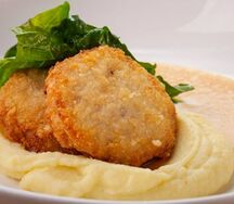 Котлеты из кролика с соусом из копченой цесарки