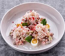Оливье с крабом и языком