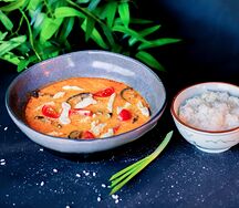 Том ям с курицей и рисом
