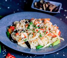 Рисовая лапша с креветками в кокосовом молоке
