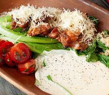 Салат Копченый Цезарь с курицей на углях