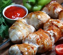 Шашлык из куриной грудки в беконе