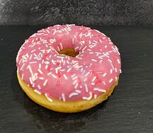 Донат клубничный