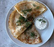Блины с творожным сыром и лососем