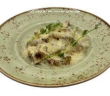 Жаркое с картофелем, беконом, лисичками