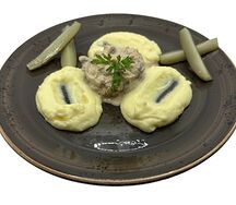 Говядина по-строгановски с картофельным пюре