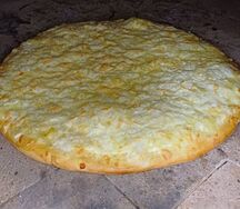 Пицца Четыре сыра из печи