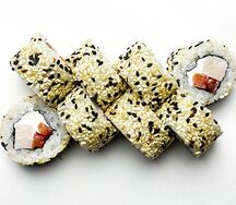 Ролл с копчёной курицей и помидором