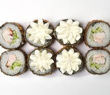 Жареный ролл с копчёной курицей