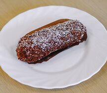 Эклер с масляным кремом