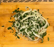 Лук с зеленью