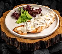 Грудка куриная с микс салатов