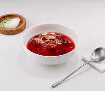 Донской борщ с томленой говядиной, фасолью и копченой вишней