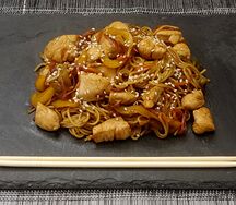 Яичная лапша с курицей в соусе терияки