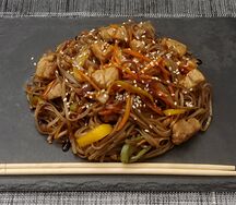 Лапша Soba со свининой в соусе тонкацу