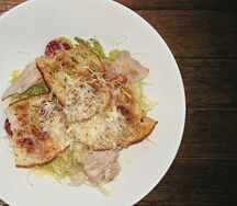 Цезарь с куриным филе