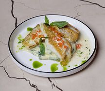 Палтус с пюре, красной и щучьей икрой