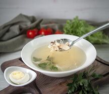 Бульон куриный с яйцом