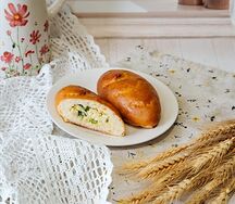 Пирожок с яйцом и рисом