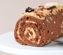 Новогодний Карамельно-арахисовый рулет