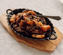 Мясо по-деревенски с картофелем