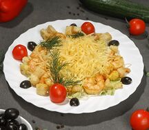 Салат Цезарь с креветками