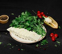 Сыр и зелень 