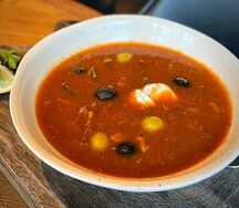 Солянка с цыпленком и рваной говядиной