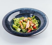 Зеленый салат с пикантным цыпленком