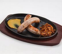 Куриные колбаски с сыром чеддер и вялеными томатами