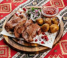 Баранья мякоть с молодым картофелем