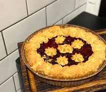 Пирог с творогом и вишней песочный
