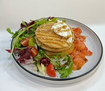 Сытные панкейки с форелью