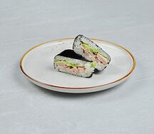 Онигири с курицей Цезарь