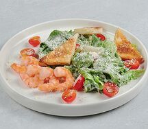 Салат Цезарь с креветками