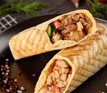 Большая шаурма с шашлыком из курицы