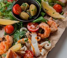 Морской сет с маринованными оливками