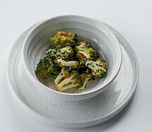 Брокколи с азиатским соусом и кунжутом