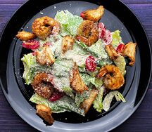 Цезарь с тигровыми креветками
