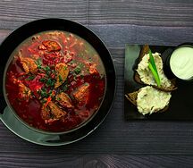 Борщ с говядиной и салом