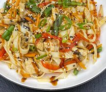 Вок пшеничная лапша с курицей 