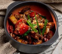 Картофель с курицей под острым соусом