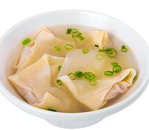 Вантоны со свининой и креветкой в курином бульоне