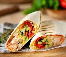 Ролл с курицей с соусом Цезарь